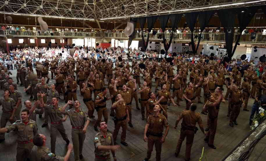 Região dos Campos Gerais recebe reforço no efetivo de segurança O Governador Beto Richa, participou da solenidade de formatura novos policiais militares e bombeiros, em Ponta Grossa, campos gerais.
.
