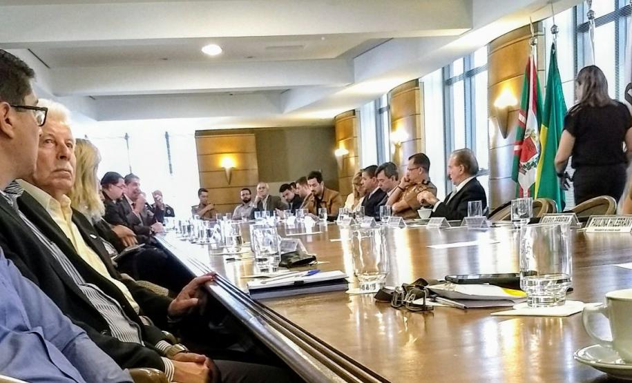 Palestra sobre segurança na Associação Comercial do Paraná em Curitiba Comandante-Geral da PM faz palestra sobre segurança na Associação Comercial do Paraná em Curitiba