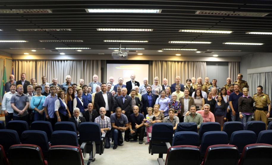 No dia 25 de Abril de 2019, as 20 h o Coordenador Estadual do CONSEG, o Coronel Chehade Elias Geha, junto ao Chefe do Estado-Maior da PMPR, o Coronel Lanes Randal Prates Marques, receberam nas dependências do Salão Nobre do Quartel do Comando-Geral representantes dos CONSEGs da Capital, Região Metropolitana e Litoral para esclarecimento a respeito do decreto e documentação para a criação dos Conselhos Comunitários