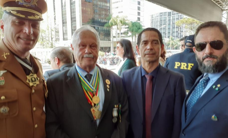 DESFILE DE 7 DE SETEMBRO EM CURITIBA DESFILE DE 7 DE SETEMBRO EM CURITIBA