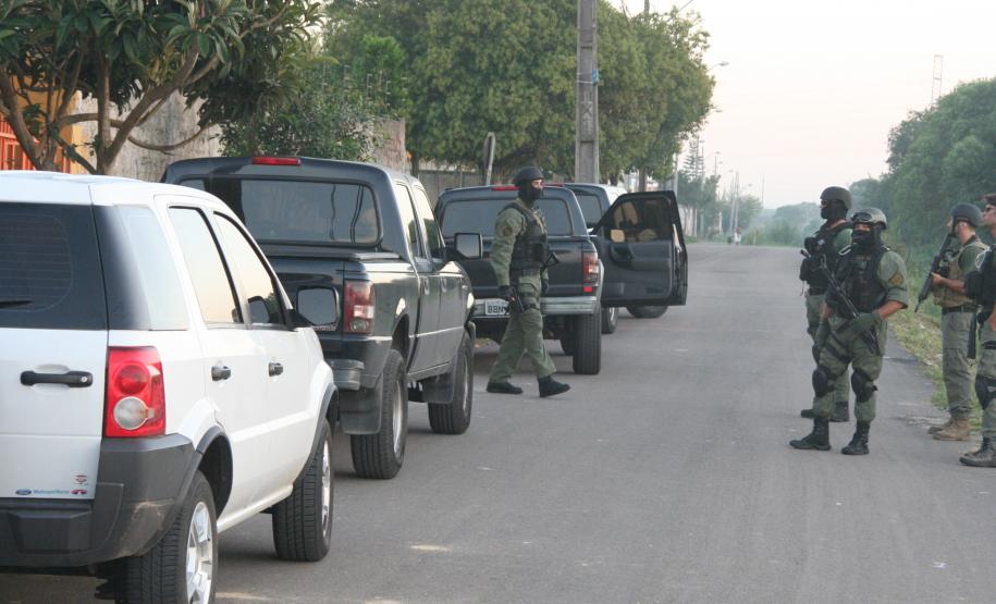A operação desencadeada nesta quinta-feira (01/03) pelas polícias Civil e Militar no bairro Uberaba, em Curitiba, para a instalação da Unidade do Paraná Seguro (UPS) vai manter centenas de homens na região pelos próximos dias.