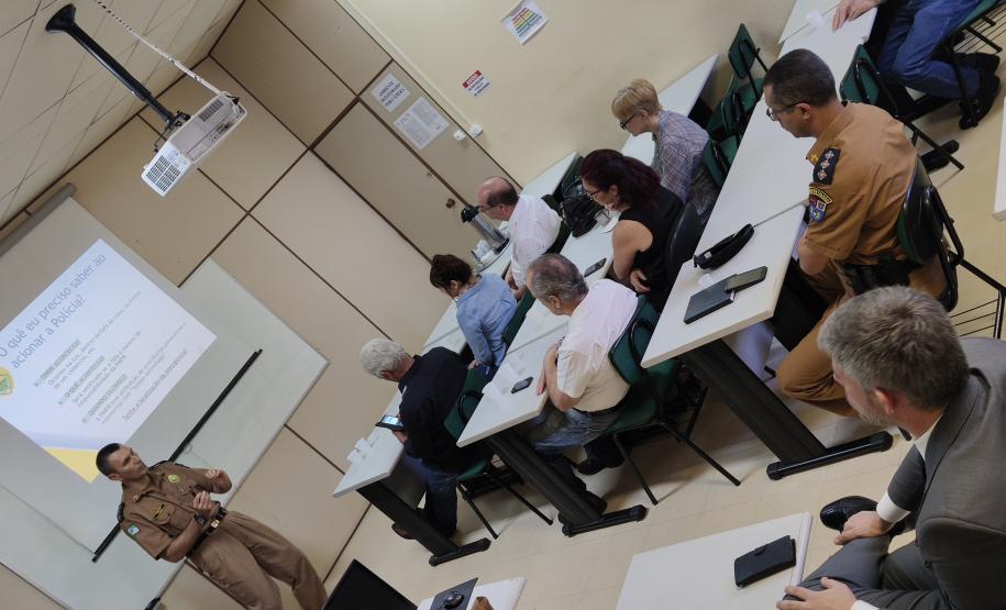 CONSEGS DE CURITIBA VISITAM O COMPOM DA POLICIA MILITAR DO PARANA CONSEGS DE CURITIBA VISITAM O COMPOM DA POLICIA MILITAR DO PARANA