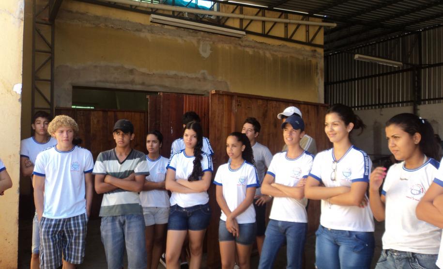 Coordenadora Estadual dos CONSEGs levou a proposta do CONSEG JOVEM para o Conselho Comunitário de Primeiro de Maio e para os alunos do Ensino Médio