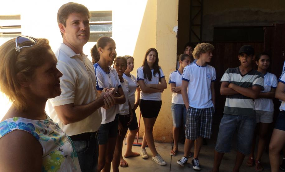 Coordenadora Estadual dos CONSEGs levou a proposta do CONSEG JOVEM para o Conselho Comunitário de Primeiro de Maio e para os alunos do Ensino Médio