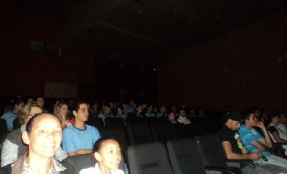 A Coordenação Estadual para assuntos dos CONSEGs e o Batalhão de Patrulha Escolar de Apucarana reuniram-se para um papo sobre drogas