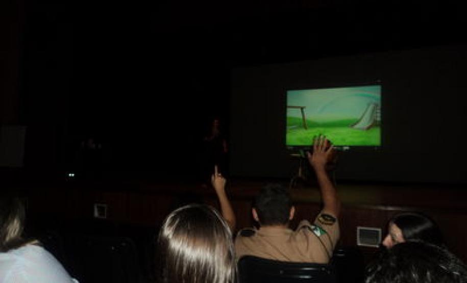 A Coordenação Estadual para assuntos dos CONSEGs e o Batalhão de Patrulha Escolar de Apucarana reuniram-se para um papo sobre drogas