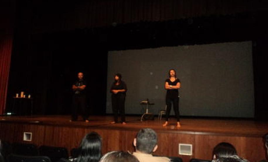 A Coordenação Estadual para assuntos dos CONSEGs e o Batalhão de Patrulha Escolar de Apucarana reuniram-se para um papo sobre drogas.