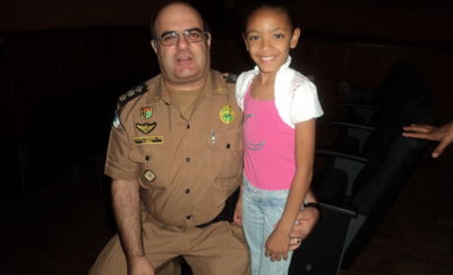 A Coordenação Estadual para assuntos dos CONSEGs e o Batalhão de Patrulha Escolar de Apucarana reuniram-se para um papo sobre drogas.