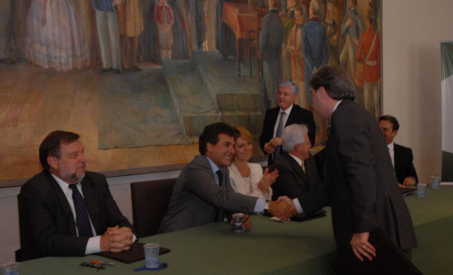 Richa e secretários assinam contratos de gestão que estabelecem 299 metas