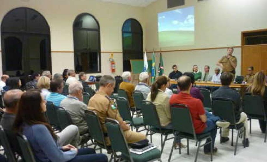 REUNIÃO NO JARDIM DAS AMÉRICAS, COM O COMANDANTE GERAL DA POLÍCIA MILITAR DO PARANÁ – CEL. ROBERSON BONDARUK.