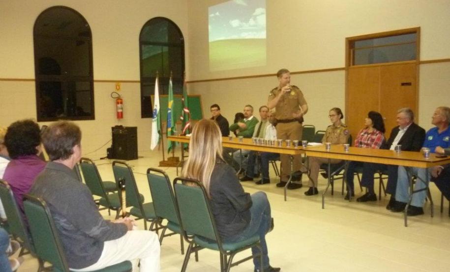 REUNIÃO NO JARDIM DAS AMÉRICAS, COM O COMANDANTE GERAL DA POLÍCIA MILITAR DO PARANÁ – CEL. ROBERSON BONDARUK.