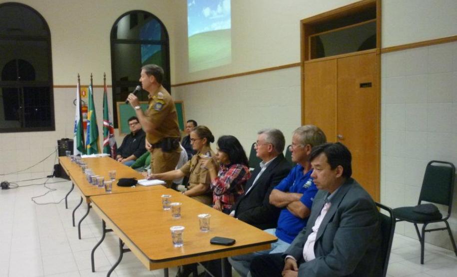 REUNIÃO NO JARDIM DAS AMÉRICAS, COM O COMANDANTE GERAL DA POLÍCIA MILITAR DO PARANÁ – CEL. ROBERSON BONDARUK.