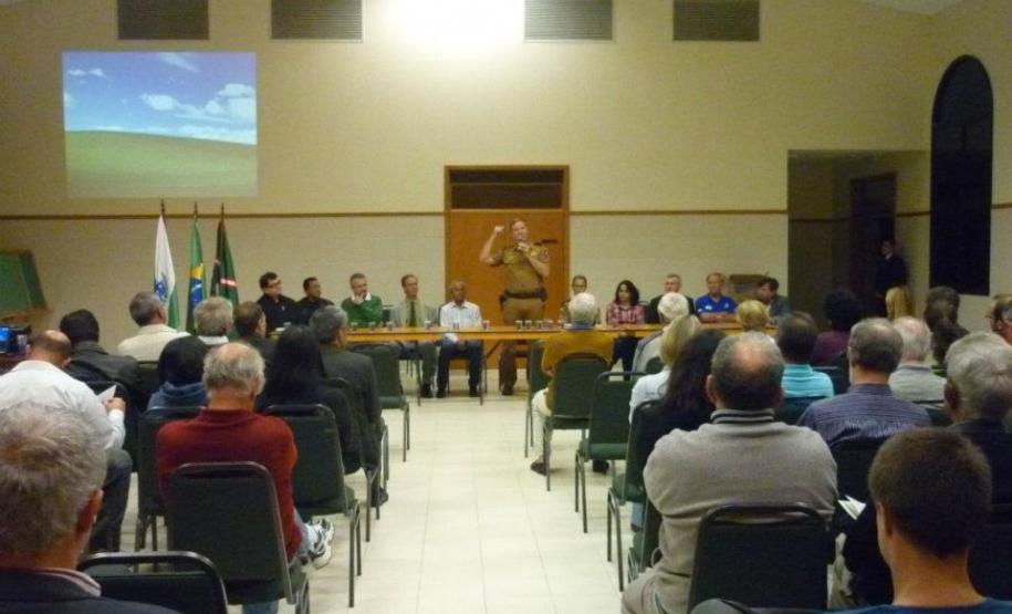 REUNIÃO NO JARDIM DAS AMÉRICAS, COM O COMANDANTE GERAL DA POLÍCIA MILITAR DO PARANÁ – CEL. ROBERSON BONDARUK.